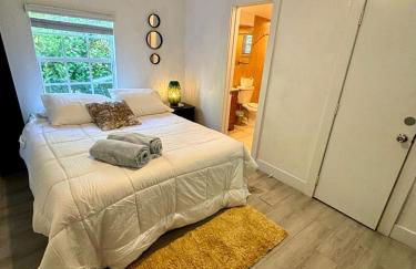 Quiet & Centrally located House - PRIVATE PARKING, LAUNDRY AND STORAGE FOR LUGGAGE - Foto 6