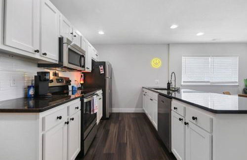 Groovy Getaway king suites, sleeps 8, dogs ok - Foto 3