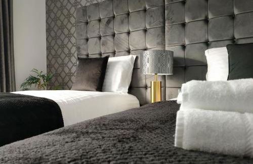 Sirius House - sleeps 7, driveway, garden - Photo 10