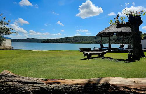 Conforto à beira da lagoa - Foto 37