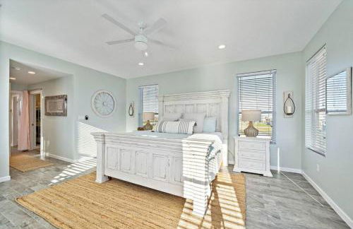 Picturesque beach house with plenty of room and amazing decks, close to beach - Foto 23