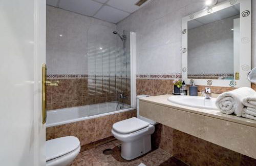 LCR4 - Large 3-Bedroom Apartment Near Beach - Foto 15