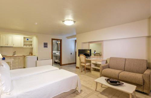 Mare Monte Luxury Suites - Photo 39