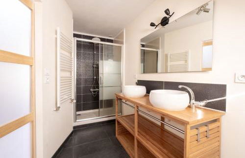 Maison avec garage et jardin - Photo 12