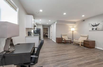 Stylish 3BR 3BA Colonial House by CozySuites - Foto 25