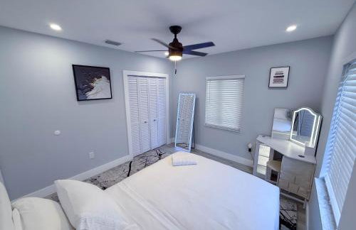 The LuxeLanding MIA- Swimming pool, Oasis Lounge, Mini Golf, BBQ and Hibachi Grill , and Outdoor Games - Photo 12