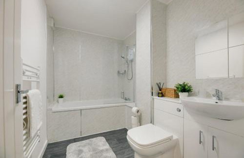 3 Bedroom City Centre apartment with Free Parking, Medieval Area - Foto 10