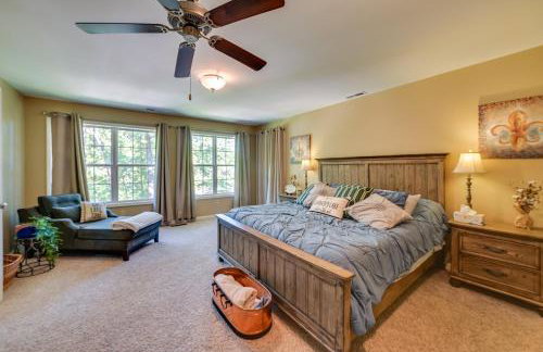 Lakefront Gilbertville Haven with Private Boat Dock! - Foto 12