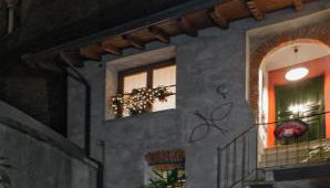 Sotto i merli - Foto 2