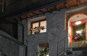 Sotto i merli - Foto 2