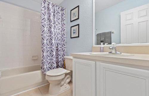 Great Town Home with Lazy River - Foto 18