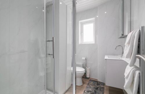 Stylish 2 bed with AC Battersea Park & Power Station, USA Embassy - Foto 9