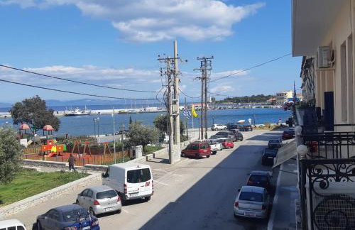 Enalios Apt #2- Spacious Flat in the Heart of Town - Foto 12