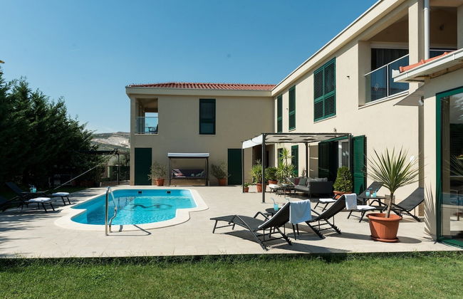 Luxury Villa With Heated Pool, Terrace, and Outdoor Amenities for Relaxation - Foto 37