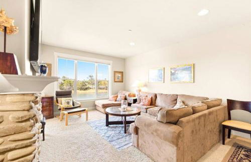 Seaside Waterfront condo walking to downtown and beach - Foto 24