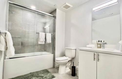 Designer Silver Lake Stylish One Bedroom with Parking - Photo 21