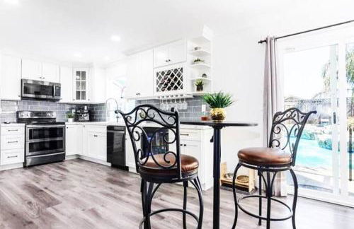 Stunning Modern Home King Bed Pool Jacuzzi Fire pit - Foto 10