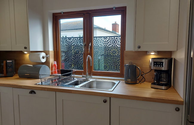 Meadow View Apartments are 2 and 3 bedroomed with private parking - Foto 87