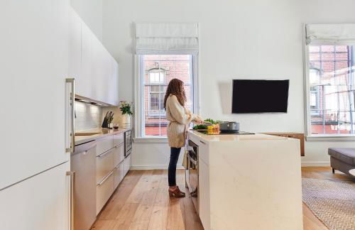 The Docent's Collection - Photo 76