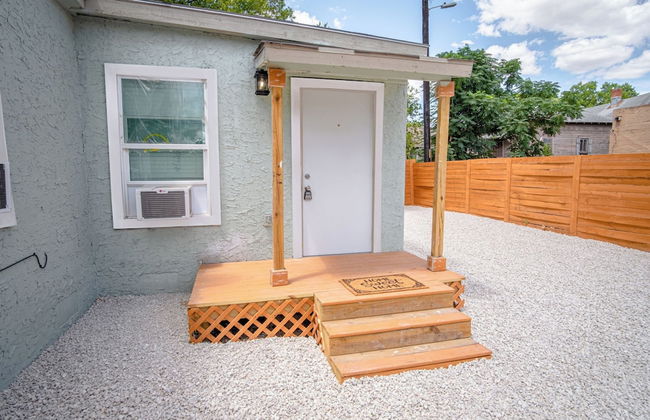 Cozy and Lovely 2BR 1BA Apt#b Near Lively Downtown - Photo 1