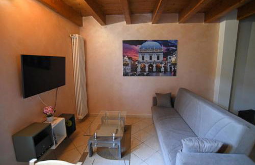 Chiari trilocale nel centro città - Foto 8