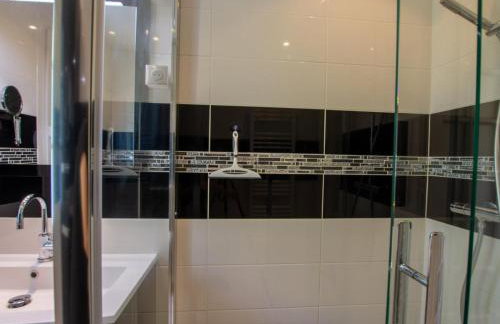 Maison avec Piscine Privée et Wifi en Dordogne - FR-1-616-501 - Foto 14