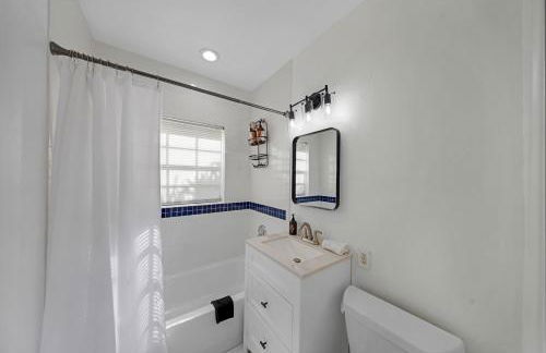 Escape to Newly Remodeled Home in the Heart Fort Lauderdale with Private Pool - Foto 29