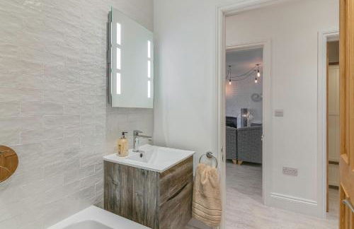 Jurassic View Apartment - Photo 40