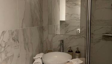 Charmant studio avec terrasse proche métro 11, dans une résidence calme, tout équipé - Foto 5