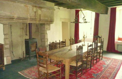 Castle in Le Veurdre near Forest and River - Foto 38