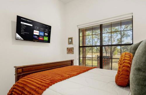 Feed Deer and Chickens Cozy Cottage 8 min to Boerne - Photo 57