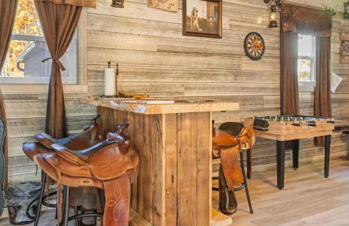 Lakefront with Beach Game Room Fire-pit and More - Foto 44