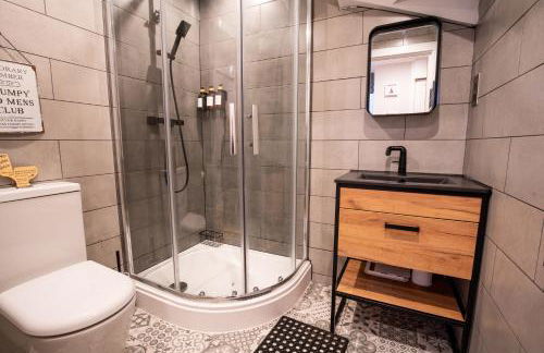 DJH Homes - VIP Luxury 2BR Grade ll Industrial House with Log Burner - JQ, Birmingham City - Foto 10