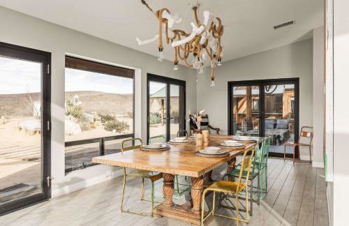 The Outlaw By The Cohost Company - Foto 40