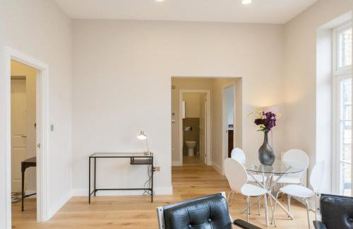 Beautiful 2 bed terrace flat close to Greenwich - Pass the Keys - Photo 24