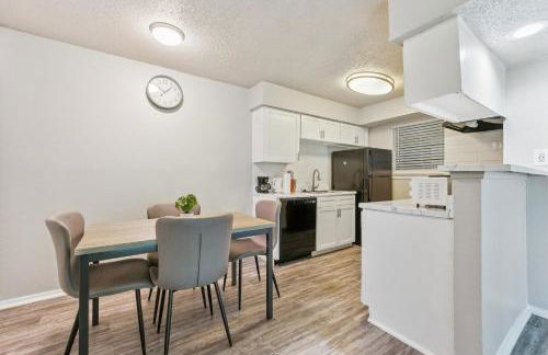 The Landry 188 Spacious and Cozy 2 Bedroom 1bth - Foto 26