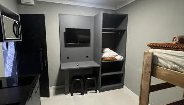 Hospedagem Confortável e Prática para viajantes e férias - Próxima à BR-101 - Foto 4, stove, minibar