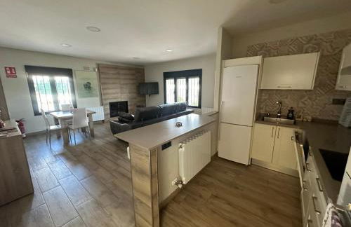 Chalet independiente en zona residencial rural con piscina privada - Foto 21