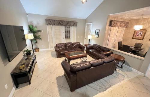 Magical Lakeview 4 Master Suites Pool Hot Tub BBQ Home Theater 2 Miles Disney - Foto 27