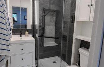 Artistic Retreat, King Suite with Private Balcony! - Foto 16