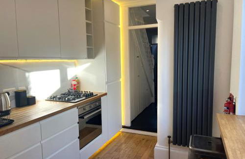 Restored Victorian Home with Private Garden - Foto 14