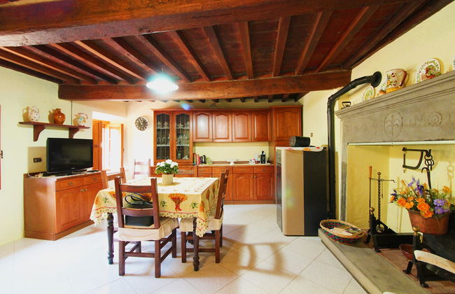 Stunning Private Villa for 4 Guests With Wifi, Private Pool, TV, Veranda, Pets Allowed and Parking - Photo 11