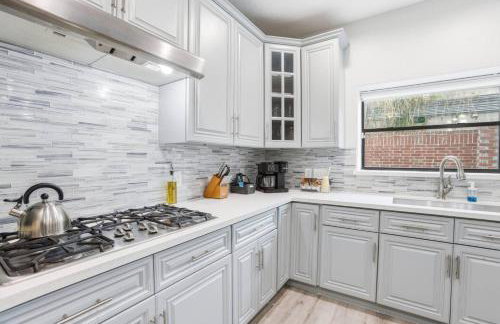 O18B Spacious 3BR Home Sleeps 10 With 2 Living Areas - Foto 16