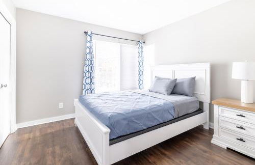 Luxury Downtown Townhome Private Garage Unit 4 - Photo 15