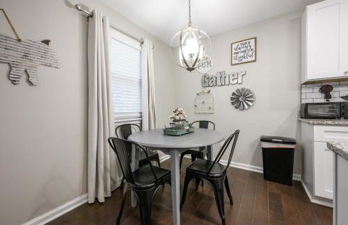 Lots of Hot Spots & Activities Near This Townhome - Foto 6