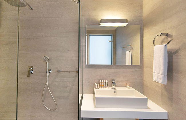 White Orchid Arundina - Photo 15