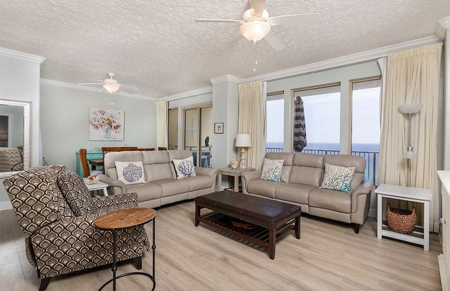 Wondrous Oceanfront Condo with Free Poolside WiFi - Unit 1105 by RedAwning - Foto 1