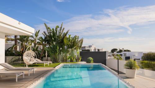 4-Bedroom Modern Villa with Sea View - Photo 2