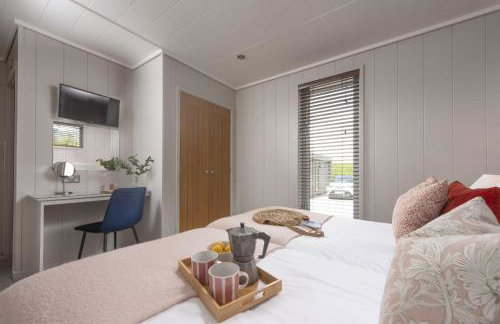 Blackbird Lodge, Strawberryfield Park - Free Parking, Hot tub, pets allowed - Photo 4