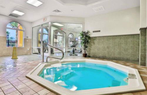 Disney World Cinderella Castle Lazy River Pool & Game Room - Foto 16